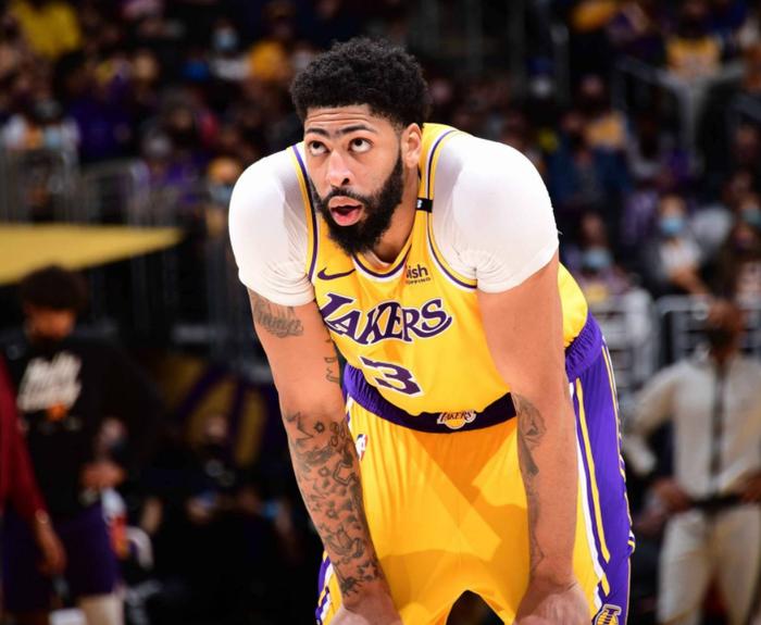  浓眉哥在塞尔维亚队比赛中败北，问鼎冠军引发热议！